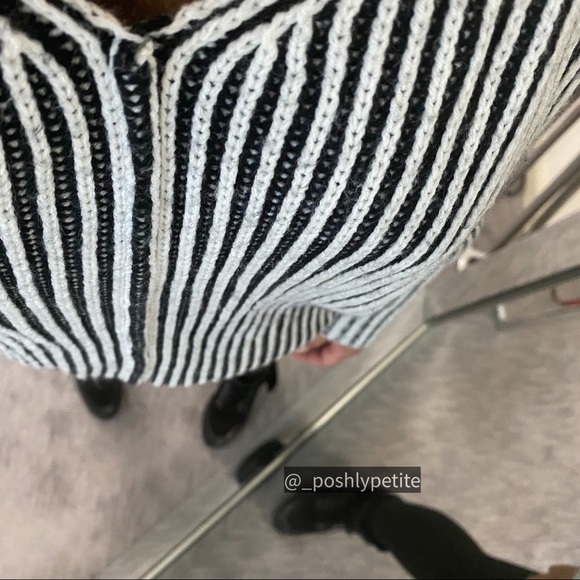 Bohme vertical striped white & black v-neck knit wear sweater long sleeve  top - Picture 12 of 15